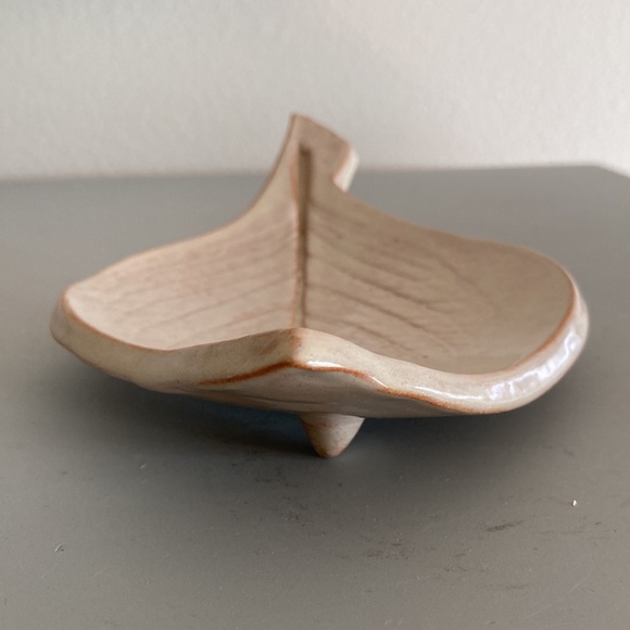 Leaf Imprint Art Dish Studio Pottery Curved Plate with Feet Signed Soap Dish - Picture 8 of 13